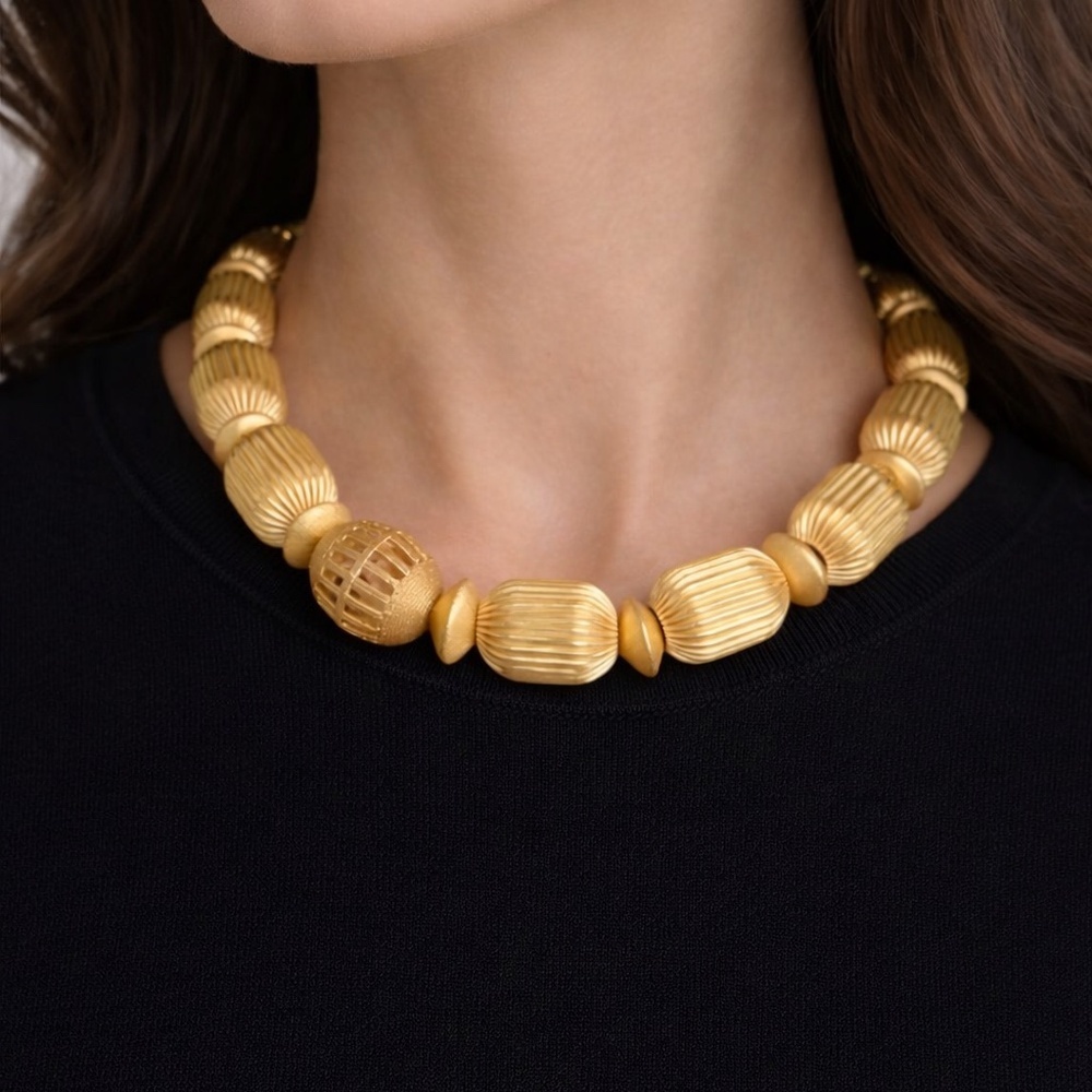 Gorgeous Chunky Gold Necklace NWOT - Picture 3 of 8